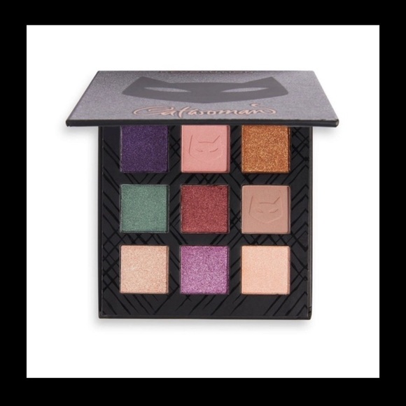 REVOLUTION 
CATWOMAN™ X REVOLUTION JEWEL THIEF EYESHADOW PALETTE - Picture 4 of 5